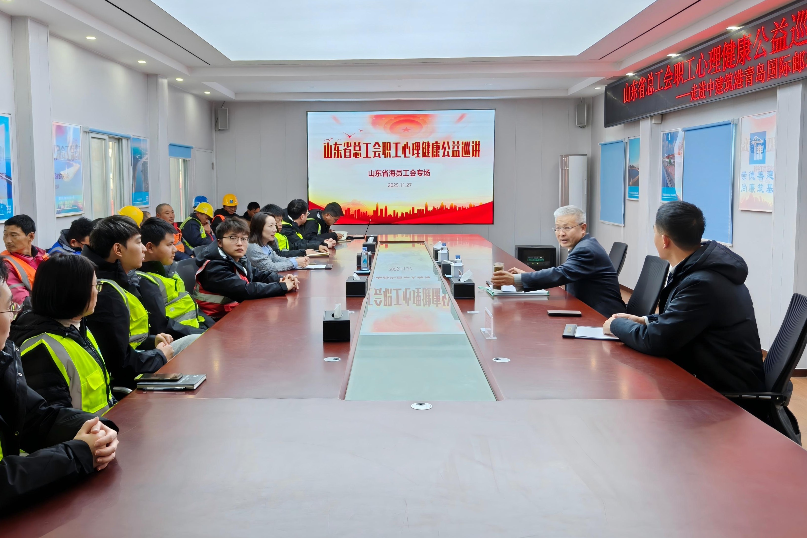 讲座照片.jpg 讲座照片.jpg